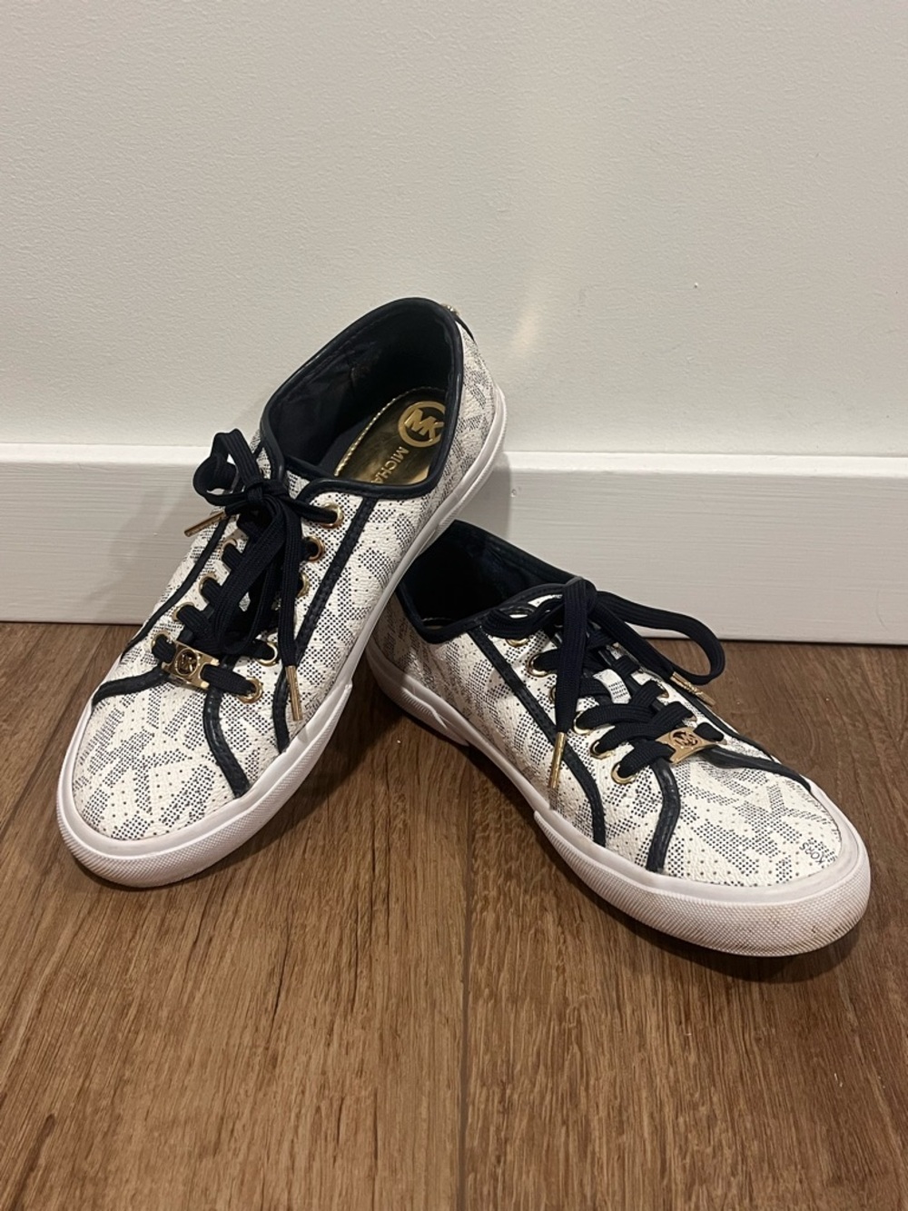 Michael Kors Boerum Sneaker in White/Navy - Picture 2 of 12